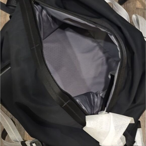 Tumi Tahoe View Splitpack Backpack - Picture 14 of 15